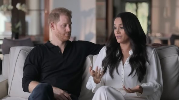 Princ Harry i Meghan Markle su u dokumentarcu opleli po kraljevskoj obitelji