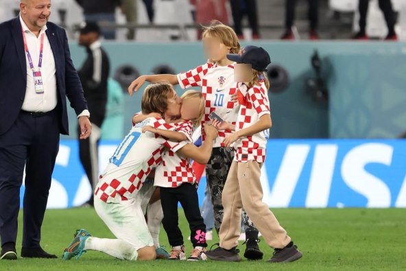 Luka Modrić sa svojom djecom slavi pobjedu nad Brazilom