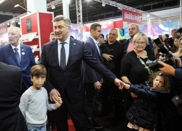 Premijer s djecom na Interliberu