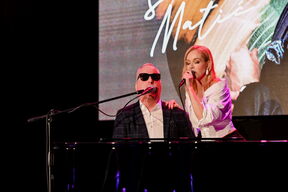 Jelena Rozga na promociji albuma Saše Matića