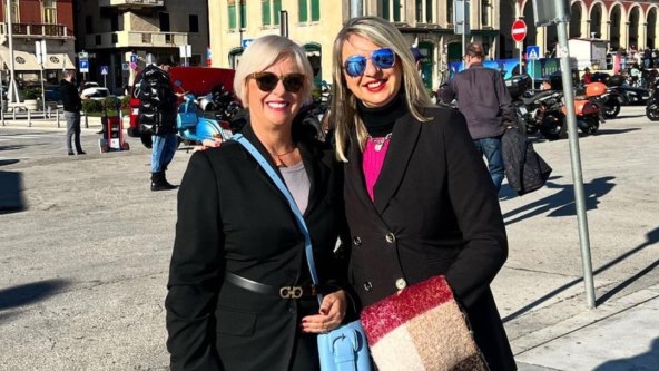 Danijela Dvornik s prijateljicom na splitskoj rivi