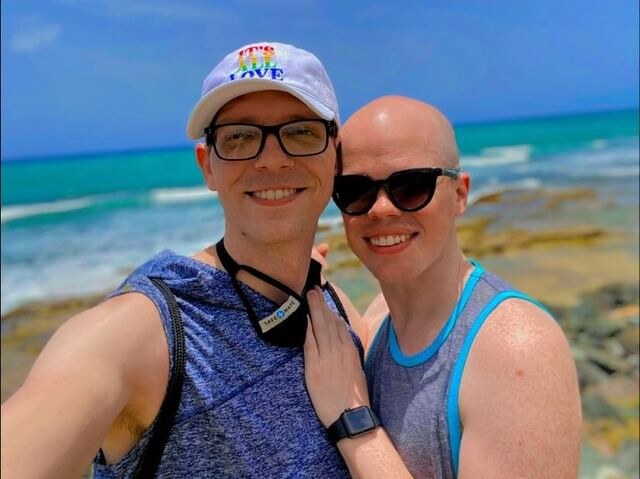 Sam Brinton s partnerom Kevinom Rieckom