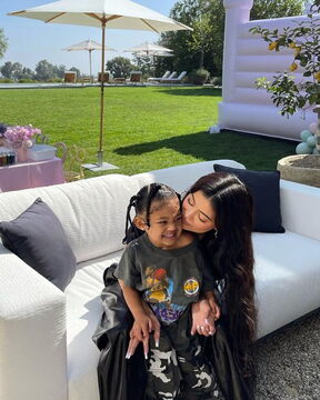 Kylie Jenner i Travis Scott dobili su dvoje djece