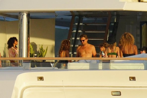 Leonardo DiCaprio okružen ljepoticama na jahti na St. Bartsu