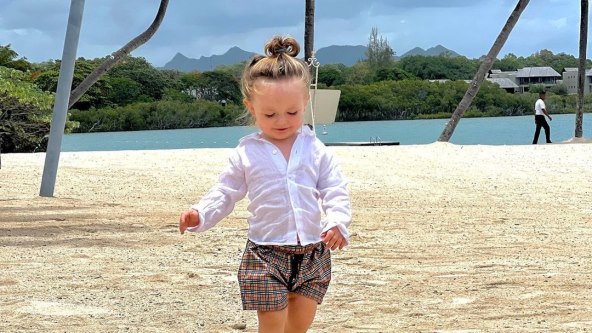 Maja Šuput i Nenad Tatarinov se ljubili na plaži na Mauricijusu