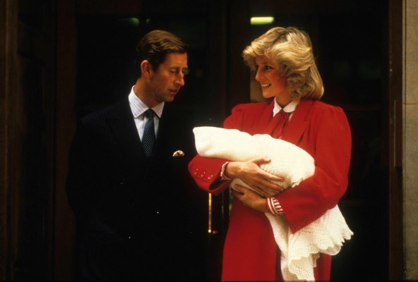 Kralj Charles i princeza Diana s bebom Harryjem