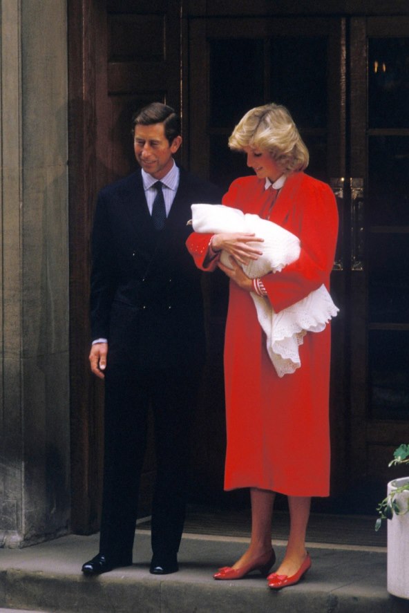 Kralj Charles i princeza Diana s bebom Harryjem