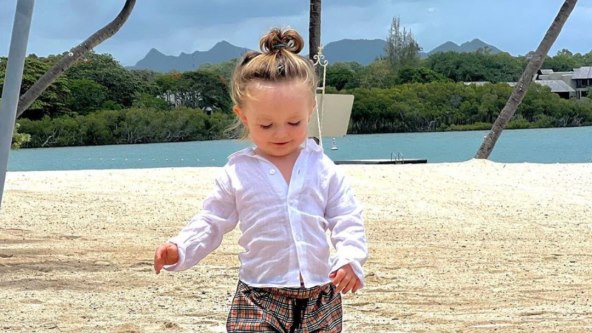 Bloom Tatarinov plesao na plaži s tatom Nenadom