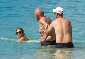 Rupert Murdoch i Ann-Lesley Smith na Barbadosu