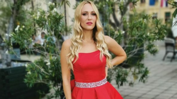 Neda Parmać pjeva u grupi Feminnem