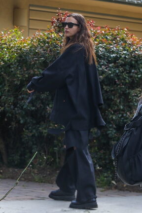 Irina Shayk s koferima izašla iz kuće Bradleya Coopera