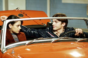 Ashton Kutcher i Mila Kunis upoznali su se na snimanju serije Lude sedamdesete.jpeg