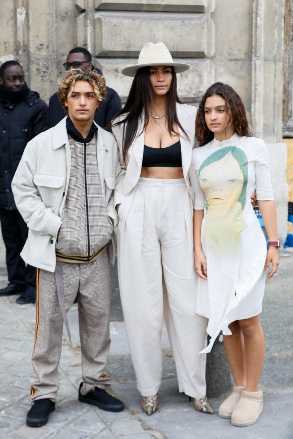 Camila Alves s djecom na Tjednu Mode u Parizu