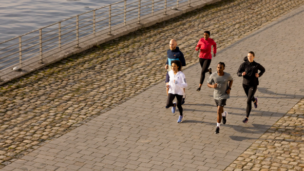 HeroKVStills_MobileAndDesktop_1920x1080_Intersport_InspireRunners_SS22_01.png