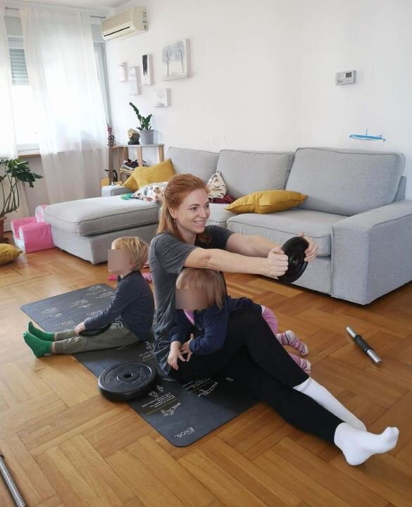 Nataša Janjić sa svojom djecom