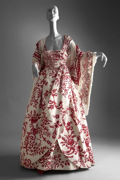 Izložba: Valentino - Master of Couture