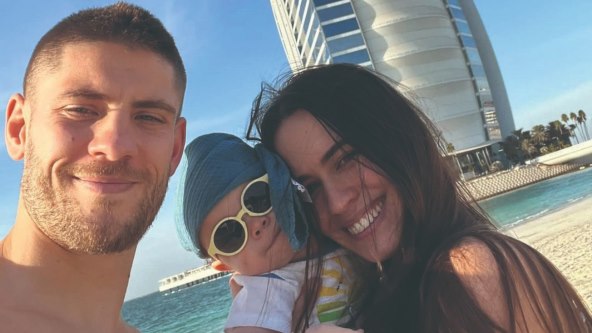 Andrej Kramarić i Mia Kramarić sa sinom Viktorom