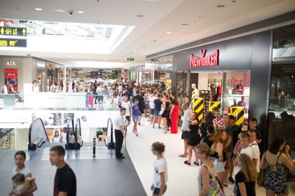 Fanovi stajali u redu nekoliko sati na upoznavanje Jen Selter!