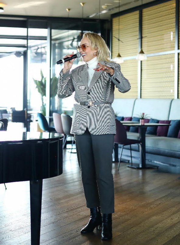 Lepa Brena