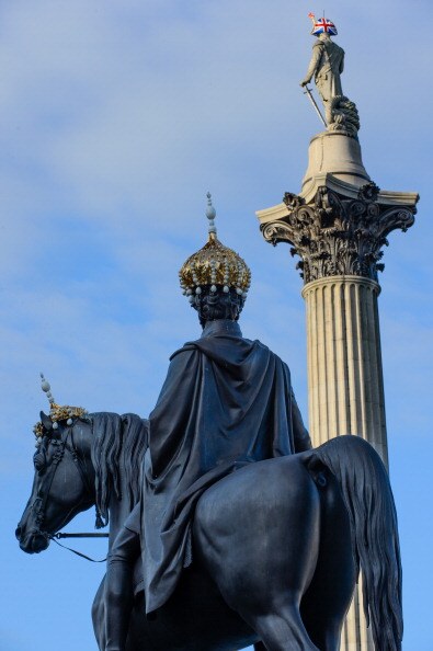 Atrakcija u Londonu - poznate statue osvanule sa šeširima!
