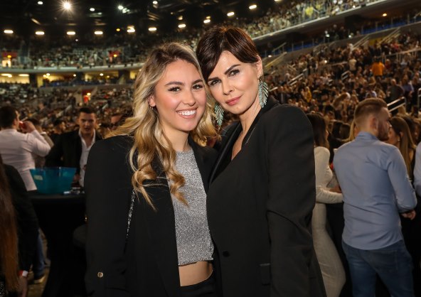 Anica i Leticija Kovač na koncertu Ace Pejovića.