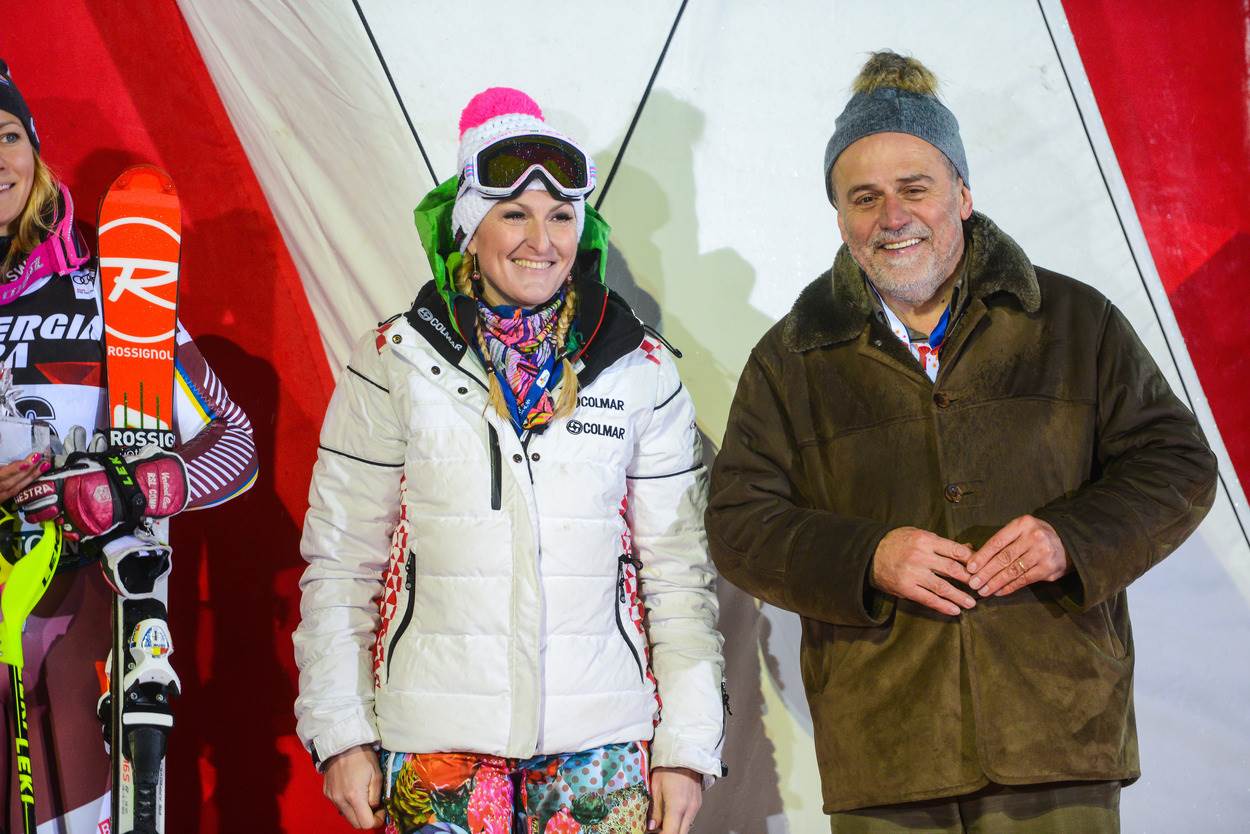 Janica Kostelic u šetnji sa svoje dvoje djece