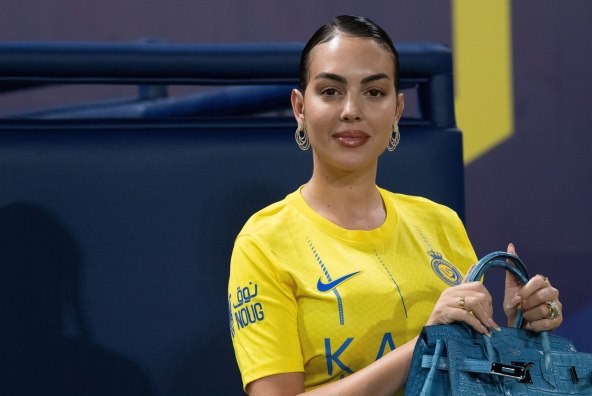 Georgina Rodriguez u vrucim hlacicama i mrežastima carapama u Veneciji
