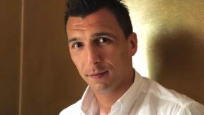 Mario Mandžukić snimljen u rijetkom izlasku