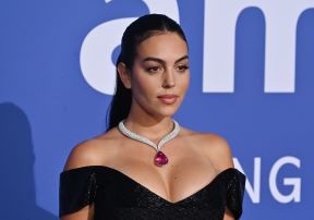 Georgina Rodriguez u vrucim hlacicama i mrežastima carapama u Veneciji