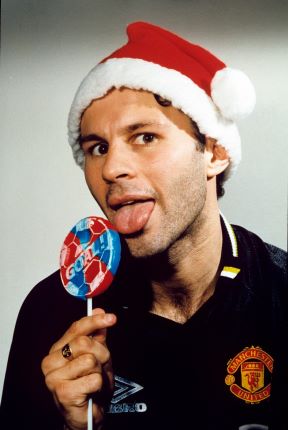 Ryan Giggs u šetnji s trecim djetetom