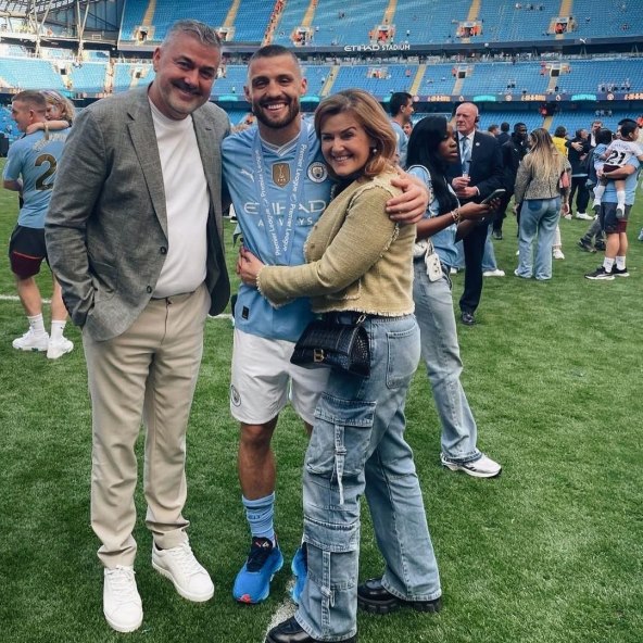 Mateo Kovačić i roditelji.jpg