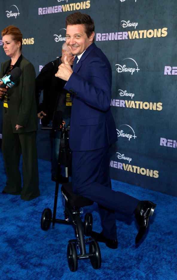 Jeremy Renner na crvenom tepihu nakon nesreće