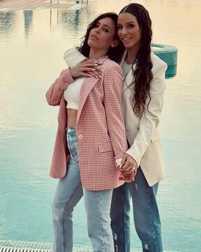 Irene je sestra Raquel Mauri, supruge Ivana Rakitića