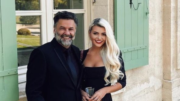 Ella Dvornik i Charles Pearce se razvode