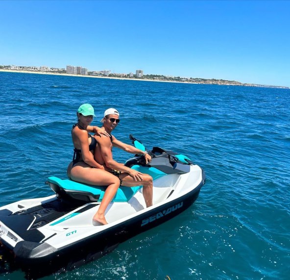 Georgina Rodriguez i Cristiano Ronaldo na ljetovanju