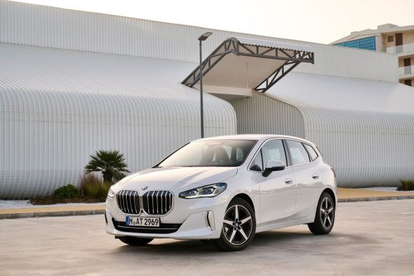 LowRes_bmw-220i-active-tour.jpg