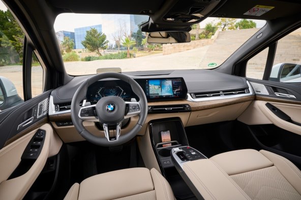 _lowRes_bmw-220i-active-tour.jpg