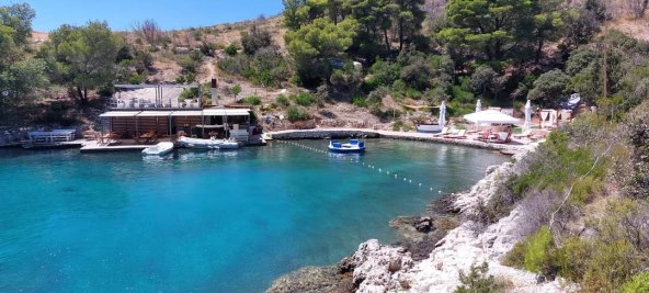 LOUNGE & BEACH BAR HIDDEN LAGOON