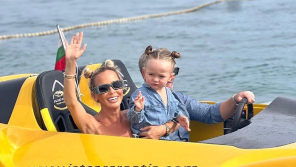 Maja Šuput, Bloom Tatarinov i Nenad Tatarinov na jet caru