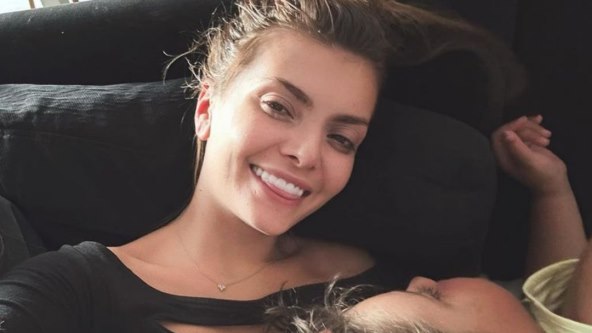 Ella Dvornik razvodi se od Charlesa Pearcea