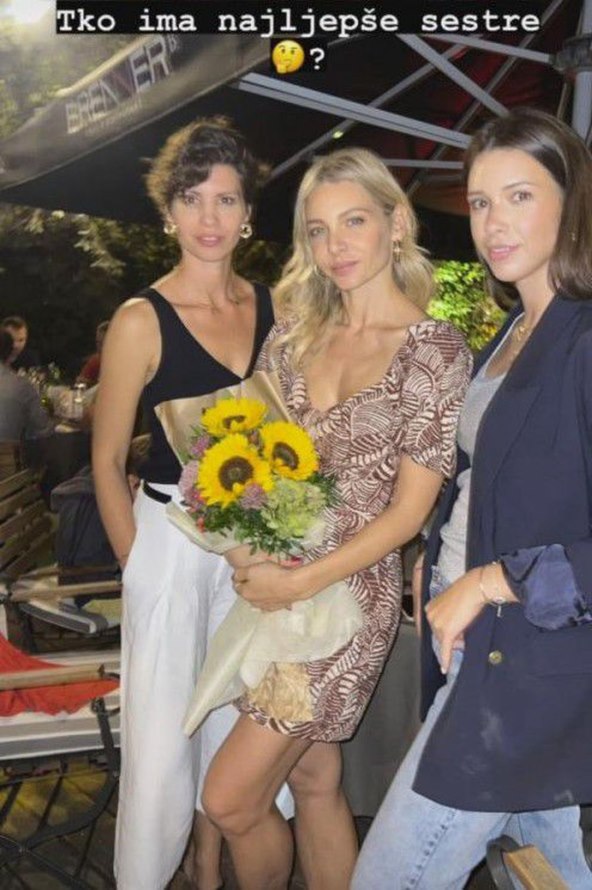 Anja Alavanja Viljevac sa sestrama