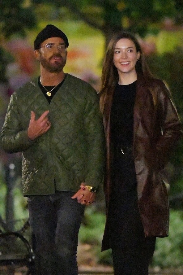 Justin Theroux i Nicole Brydon u šetnji.