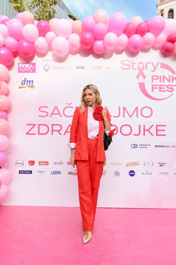 Anja Alavanja Viljevac u crvenom odijelu