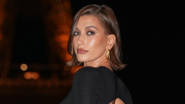 Hailey Bieber nosi slob frizuru