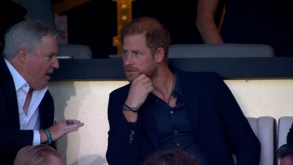Princ Harry sletio u London da bude kraj oca Charlesa