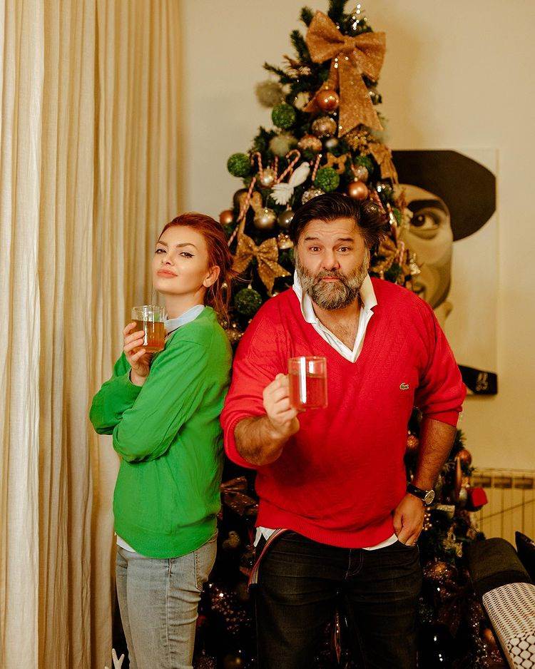 Ella Dvornik i Charles Pearce upoznali su se 2014. godine, a imaju dvije kćeri