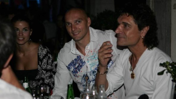 Ivica Mornar u društvu današnje supruge Katje i Jasmina Stavrosa.