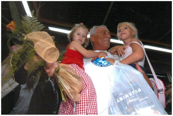 Veljko Rogošić s Martinom Dulčić i njezinom sestrom.JPG
