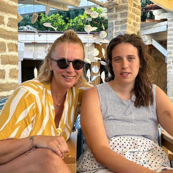Ira Šimenc i kćer Karla.jpg