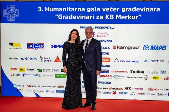 Voditelji Jelena Glišić i Damir Smrtić.jpg